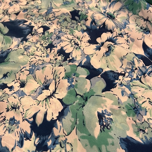 Nikki blue and green flower button down size XL - Picture 3 of 4